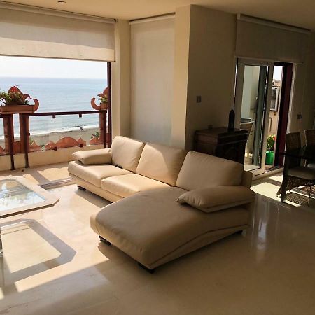 Atico-Duplex primera linea de playa en el centro de Estepona Exterior foto