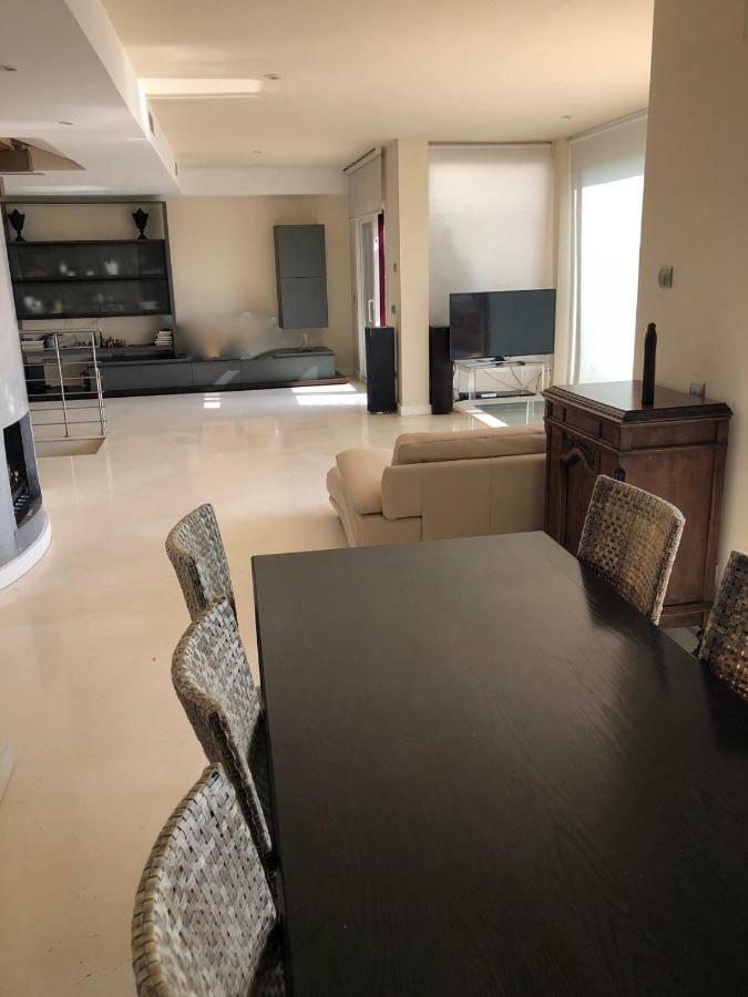 Atico-Duplex primera linea de playa en el centro de Estepona Exterior foto