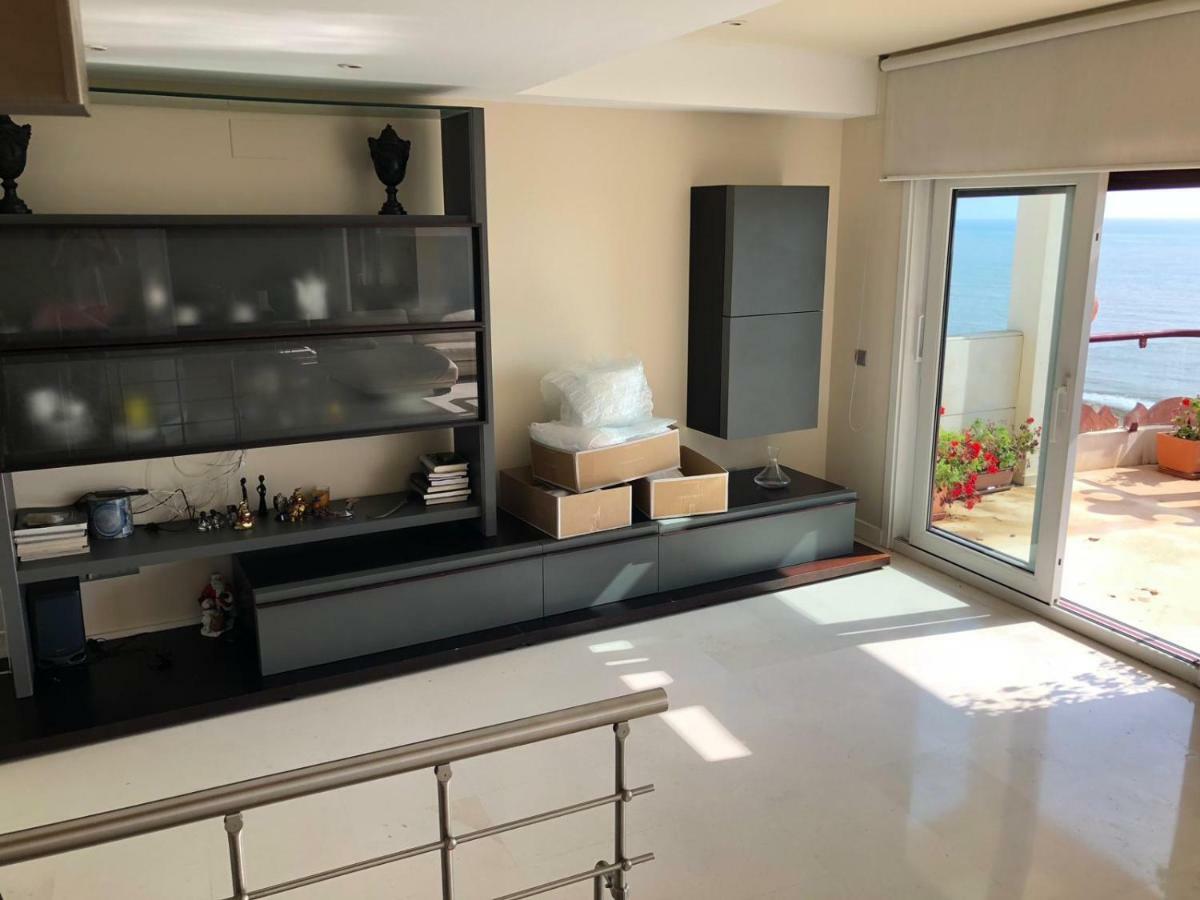 Atico-Duplex primera linea de playa en el centro de Estepona Exterior foto