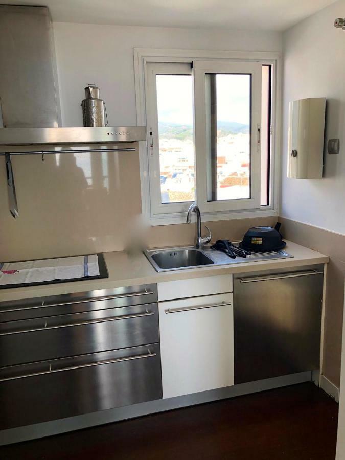 Atico-Duplex primera linea de playa en el centro de Estepona Exterior foto